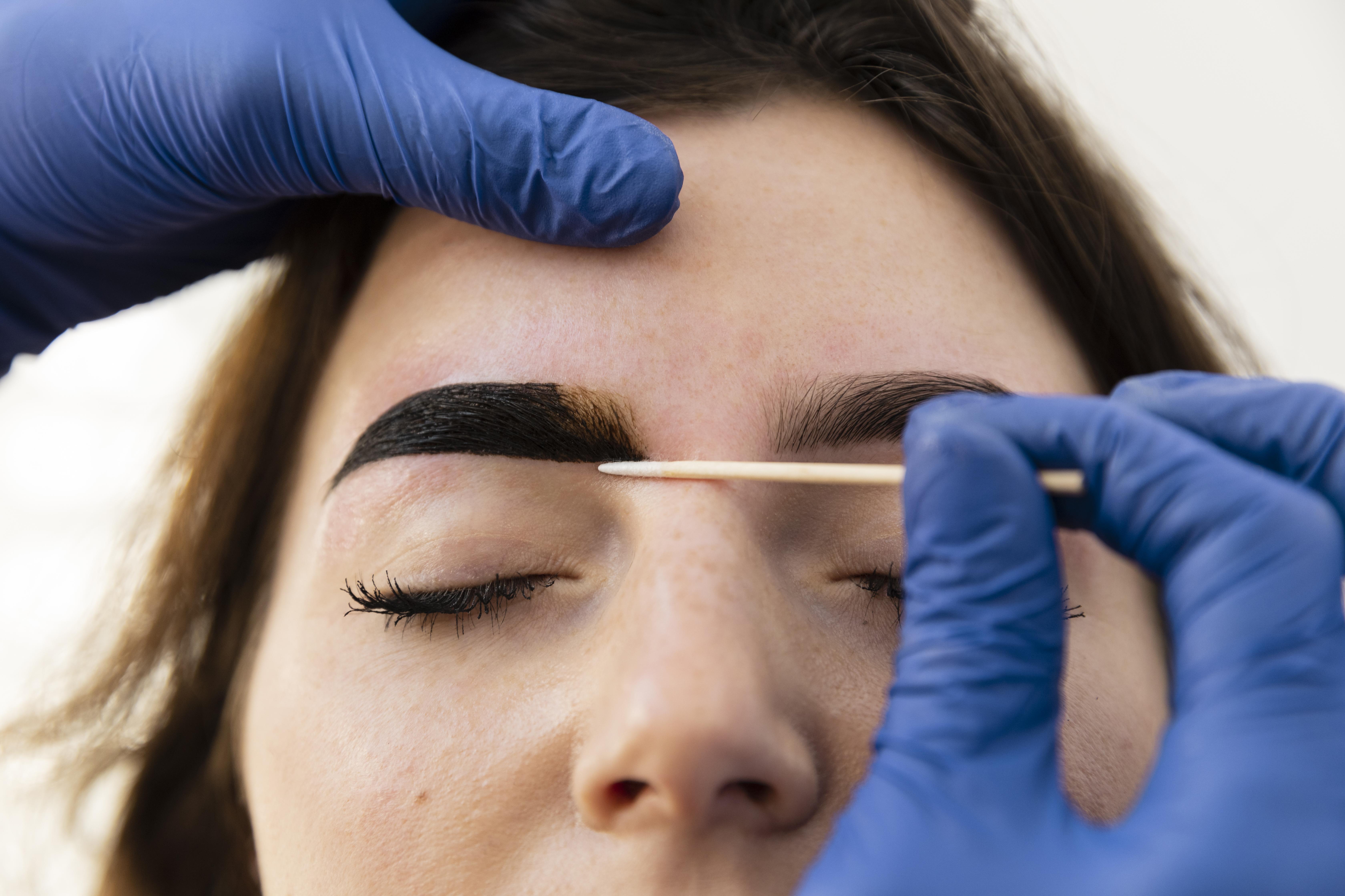 Eyebrow Tinting